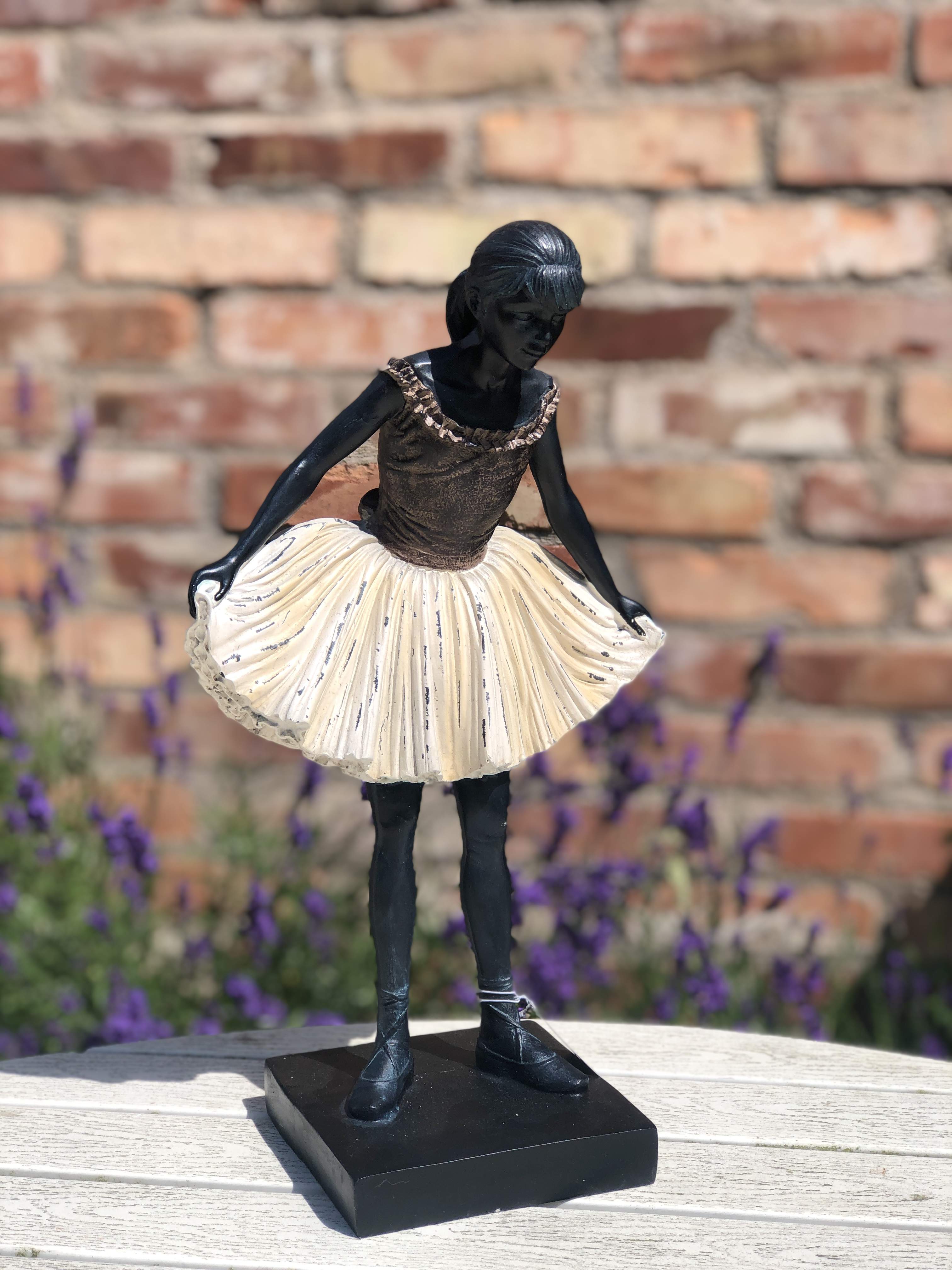 Staty ballerina nigande