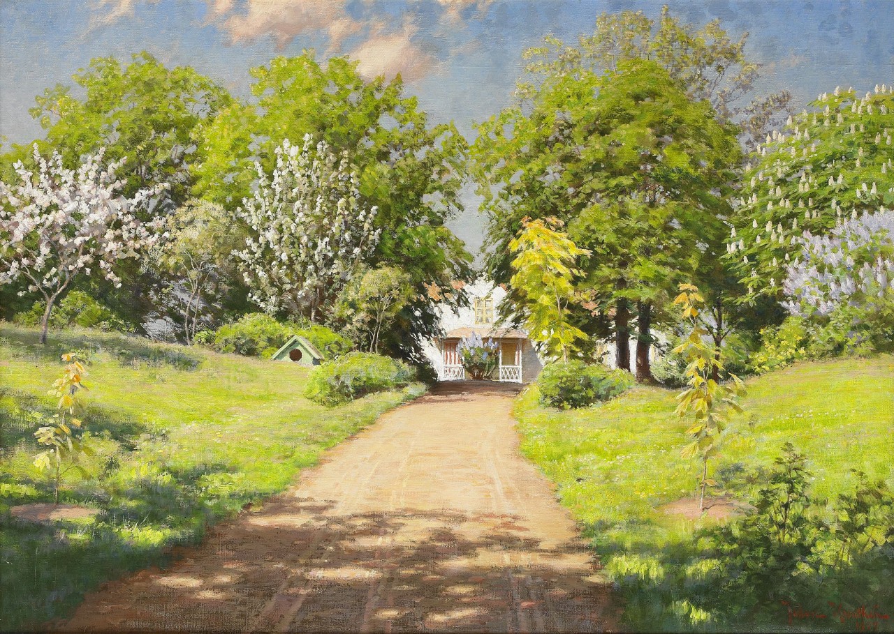 Boningshus med blommande träd och hundkoja 1907