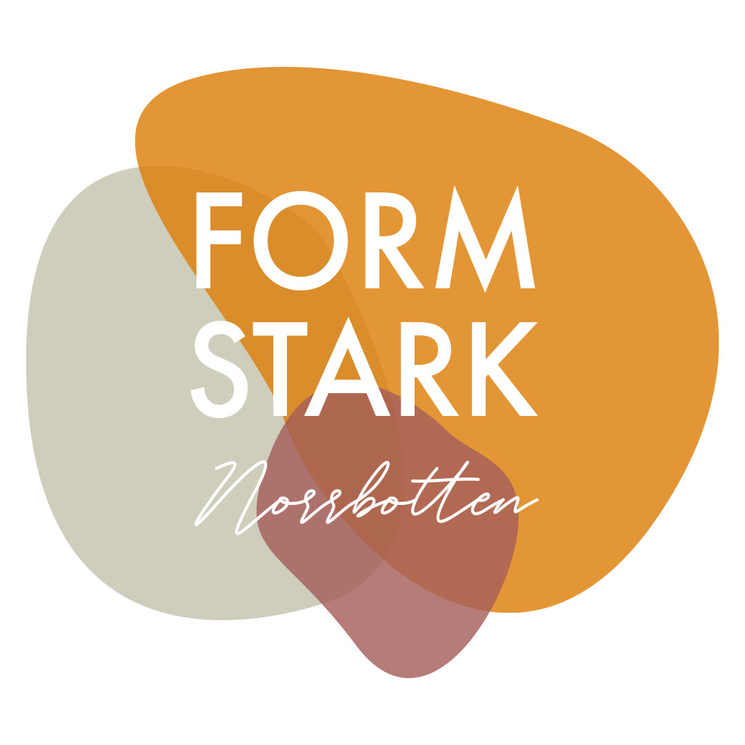 Bild på Formstark Norrbottens logotyp. En form uppdelad i tre kulörer med vit text ovanpå.