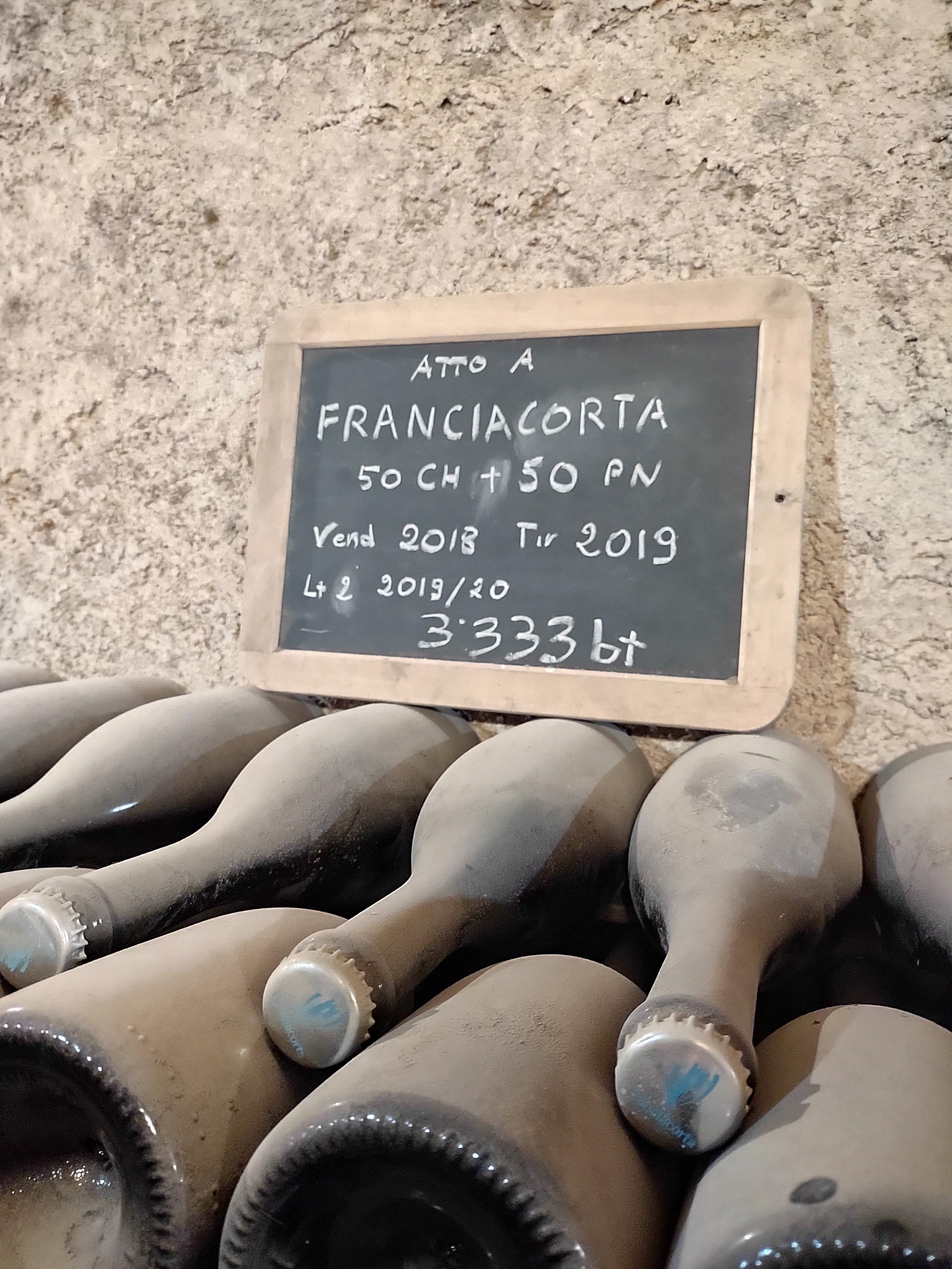 Francicortavin på lagring i vinkällaren