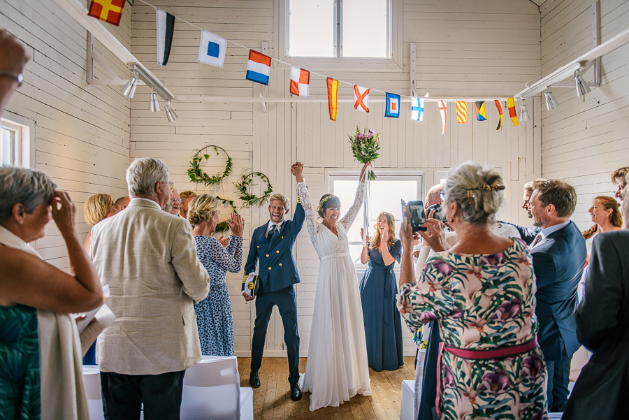 Bröllop på Åstol brudpar vigsel