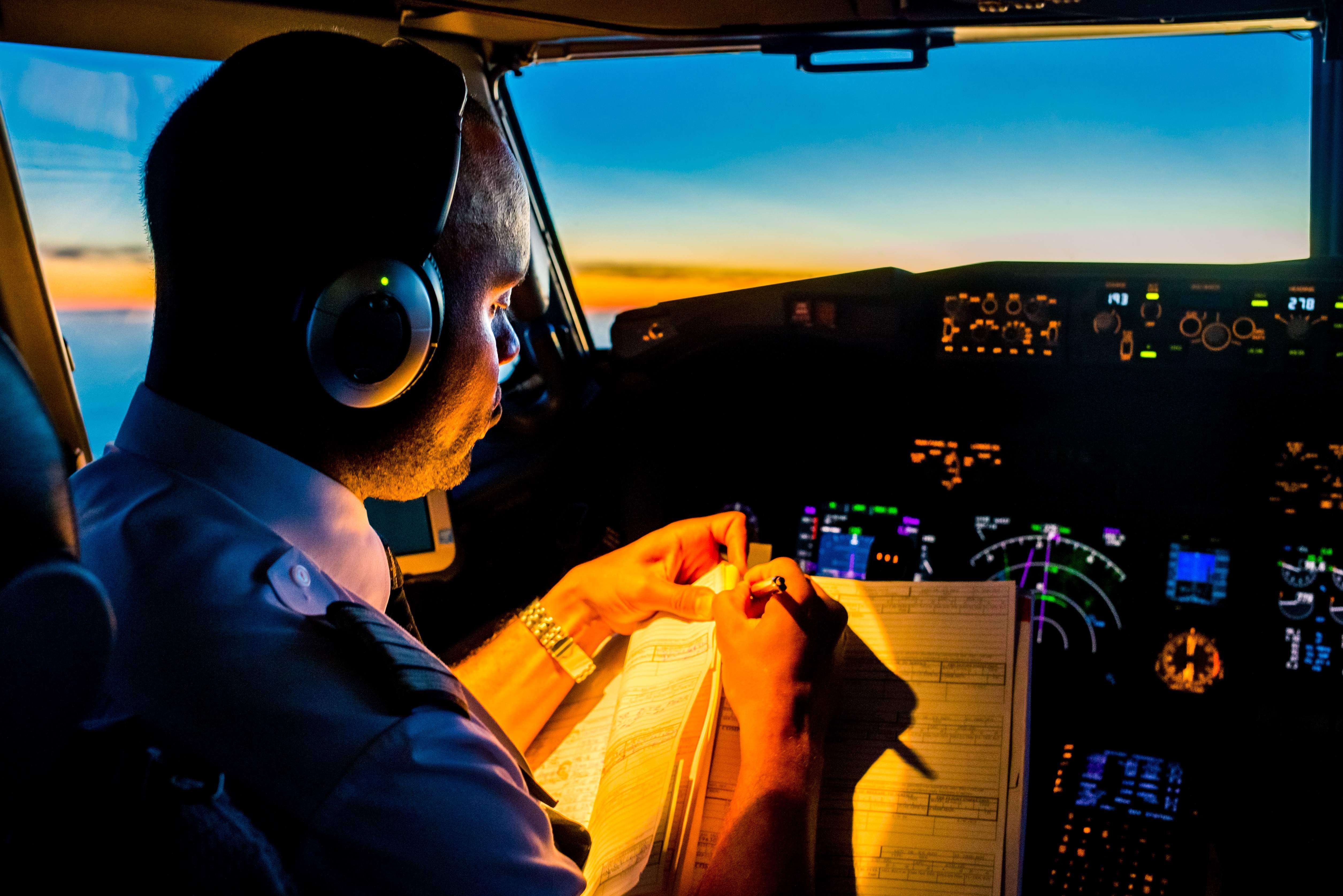 Pilot, Flyver, Pilotruilopes, Aviation, Boeing737, Cockpit, Flightdeck