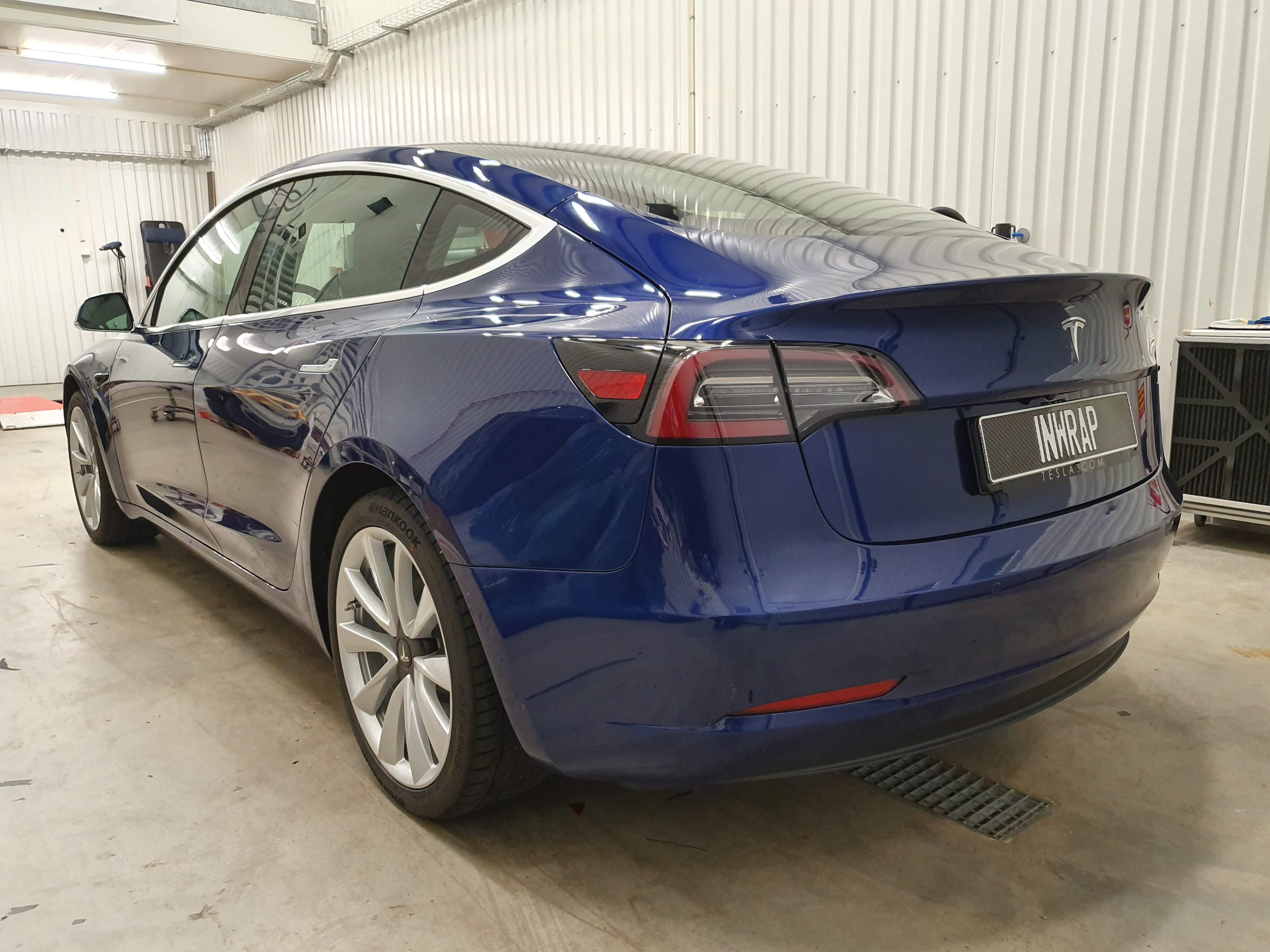 Tesla Model 3, heltäckt med BodyFence PPF (bak).