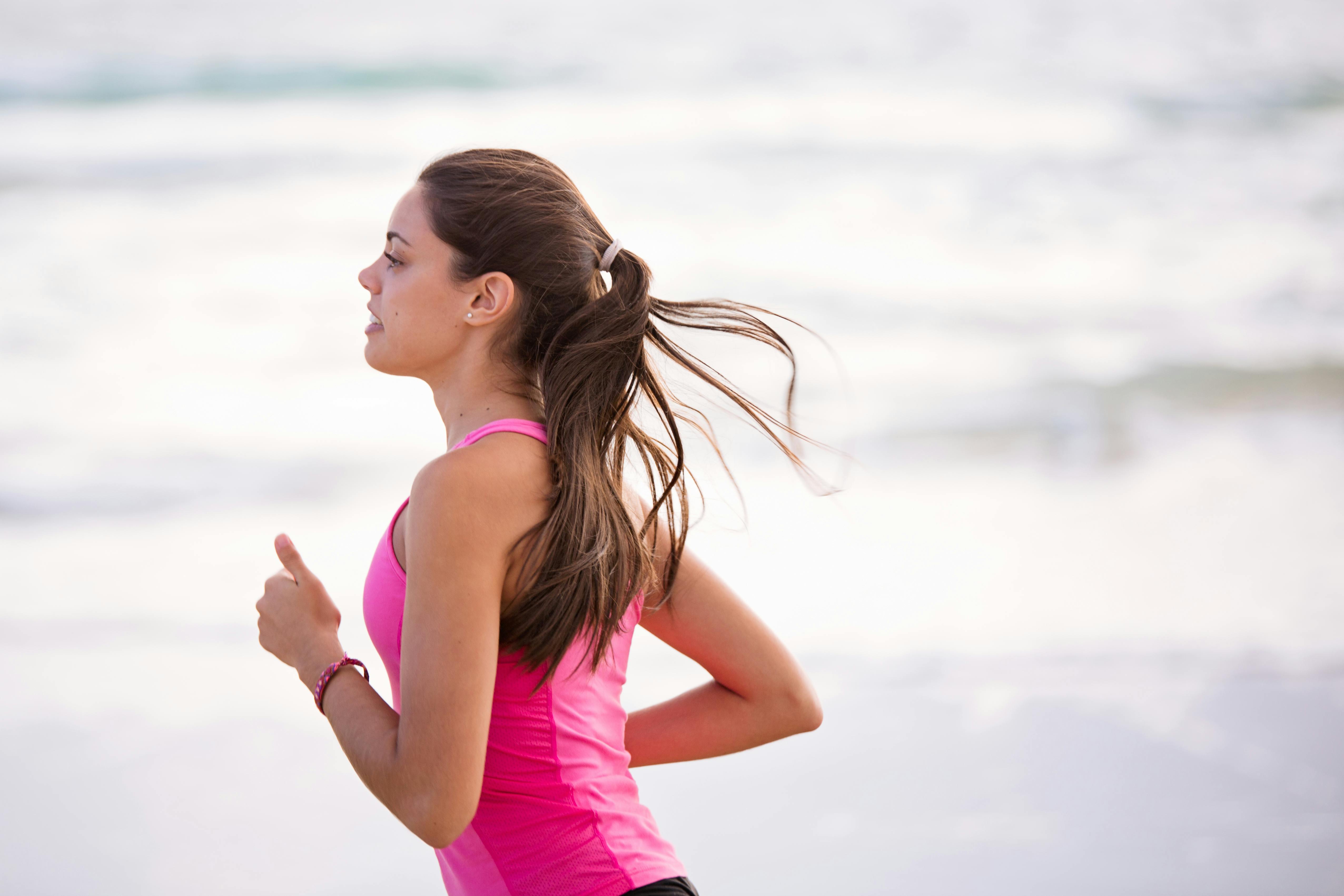 joggare på strand