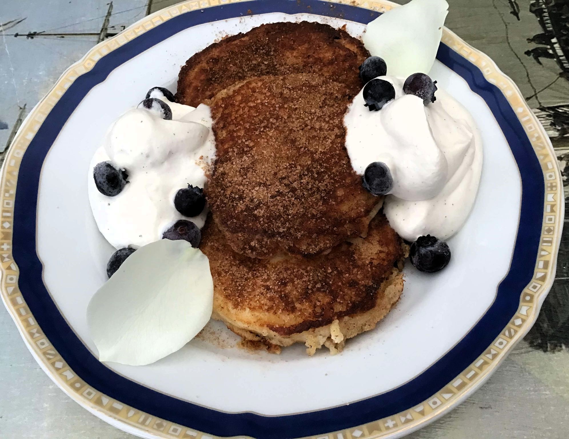 Äppleringar med kanelsocker