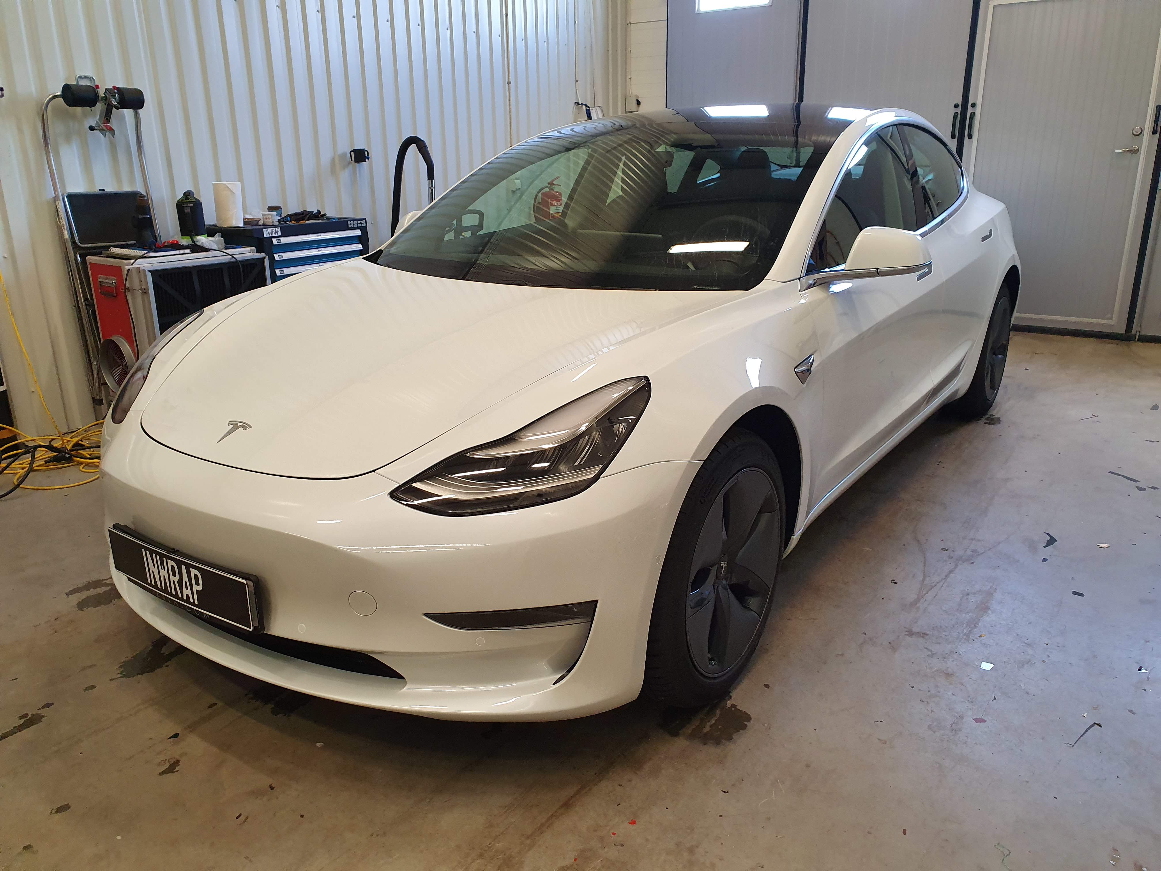 Tesla Model 3, heltäckt med BodyFence PPF (fram).