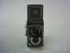 Yashica-C kaksisilmäinen kamera          hinta 75,00 eur