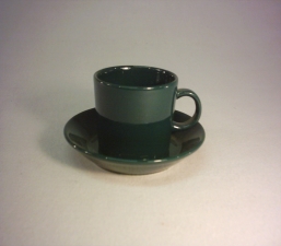 Kilta vihreä kahvikuppi halk. 7,2cm    kork. 5,6cm hinta 12eur/kpl