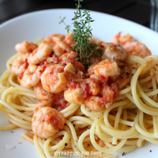 Spaghetti with Shrimps in Spicy Tomatoe Sauce (20 November 2013)