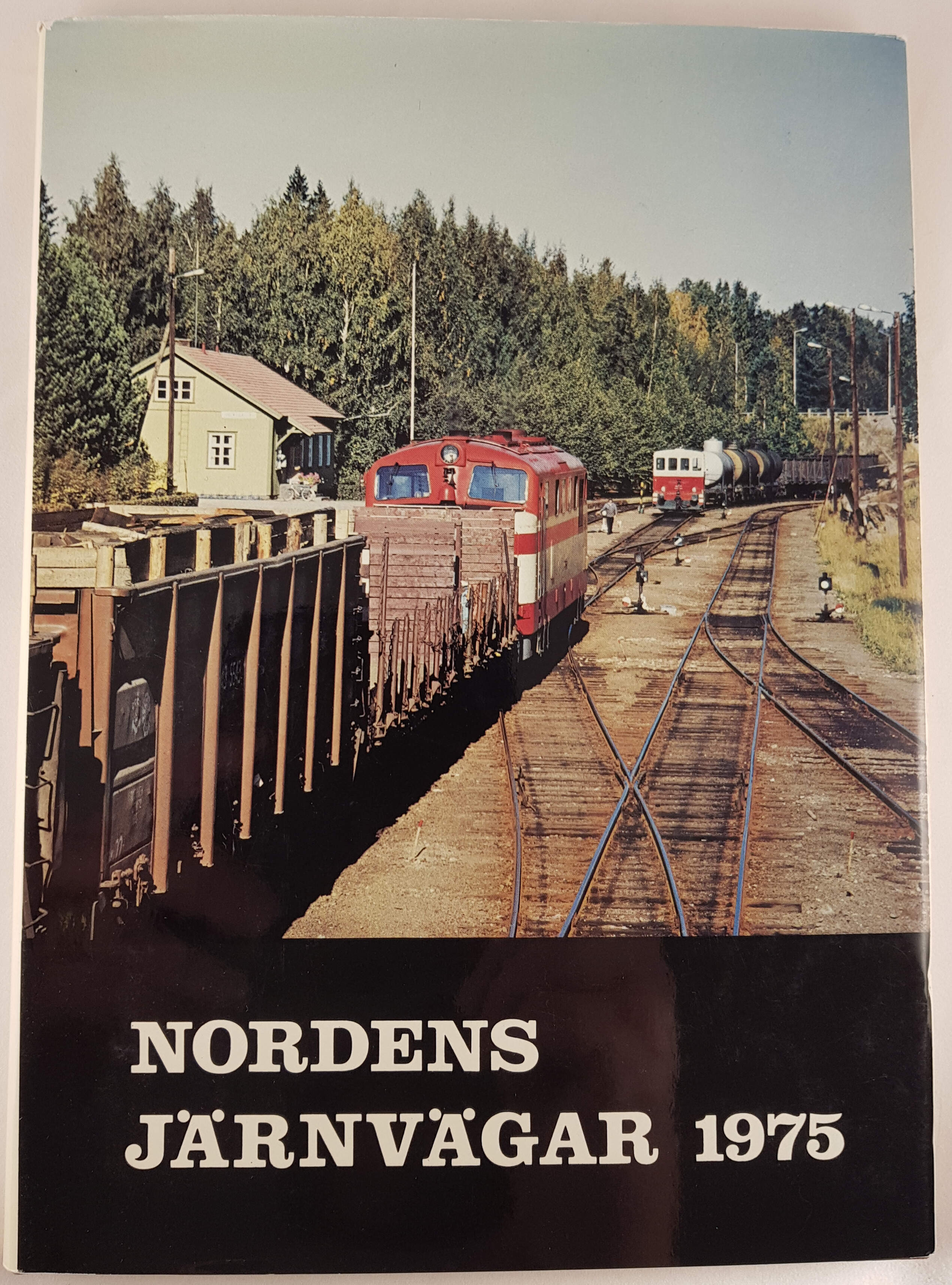 Nordens järnvägar  1975, Frank Stenwalls förlag