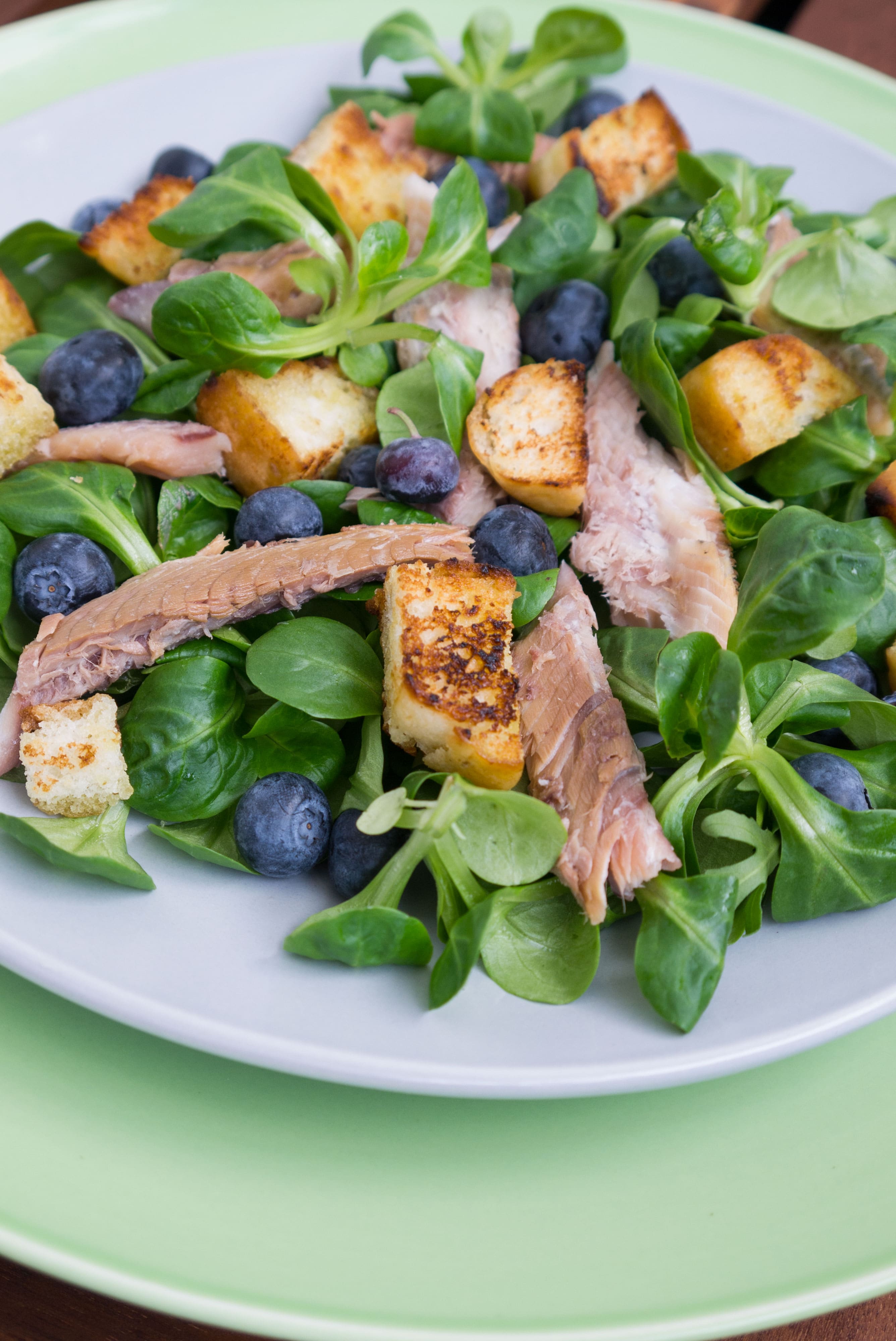 Sallad med blåbär och böckling