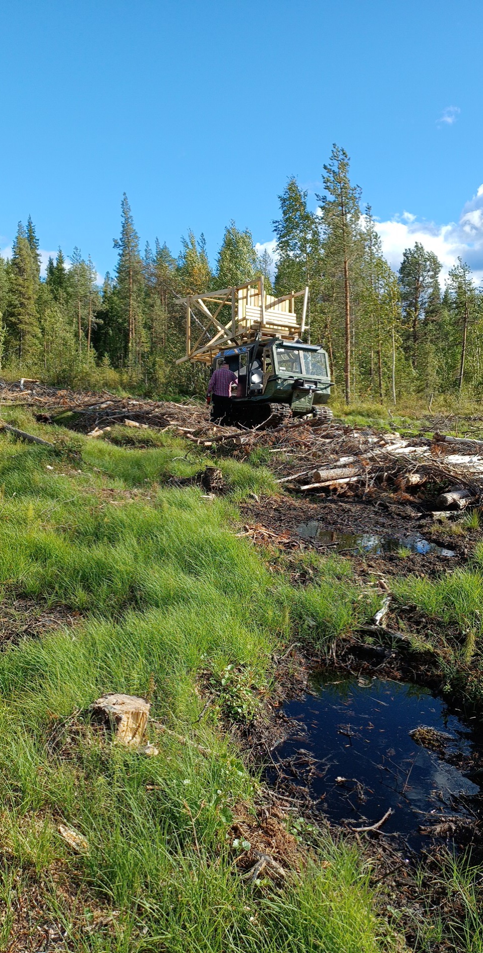 Utkörning av färdigbyggt älgtorn