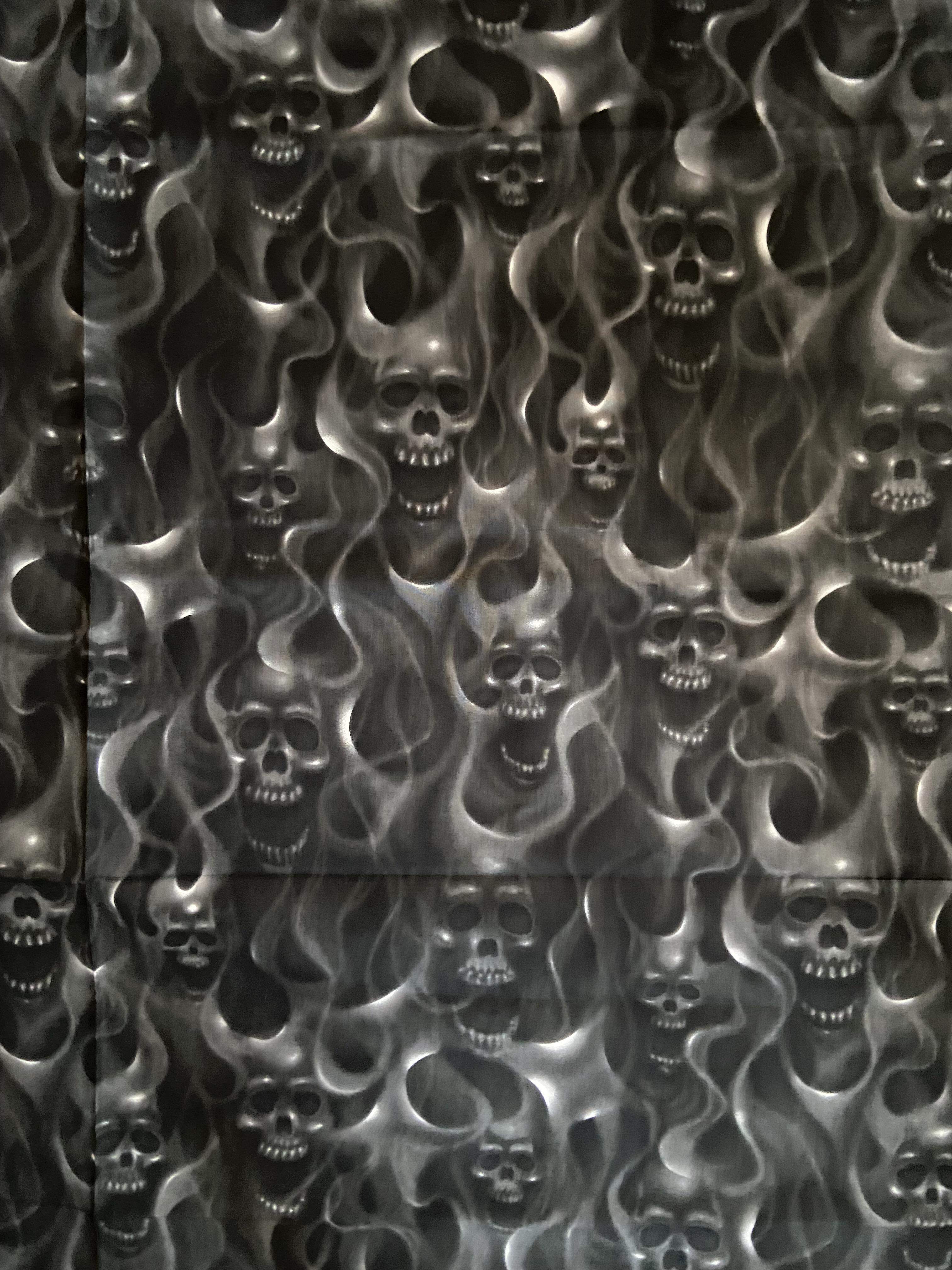 Alexander Henry tyg  Skulls and fire