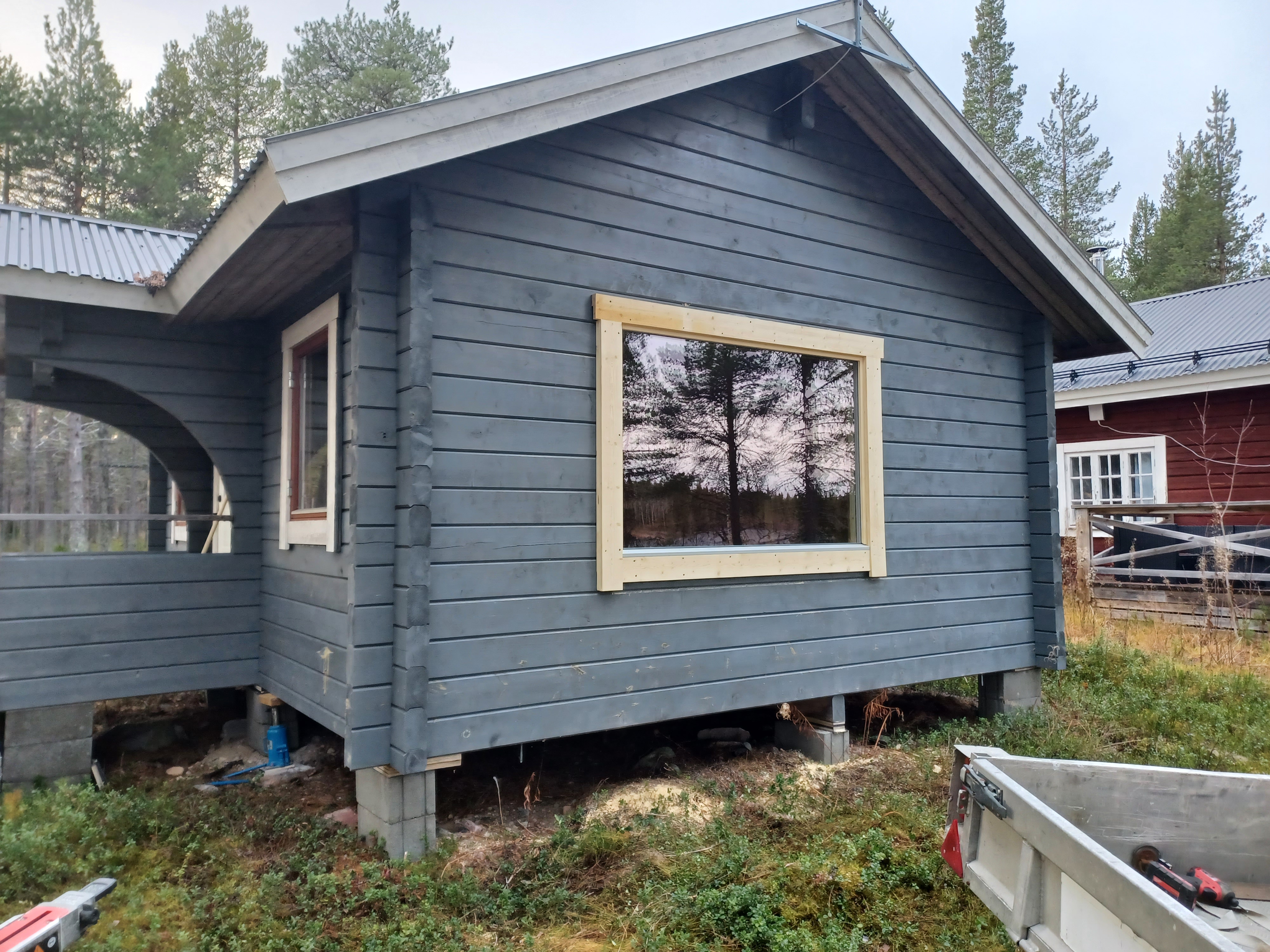 Riktning av stuga samt monterat större fönster mot älven