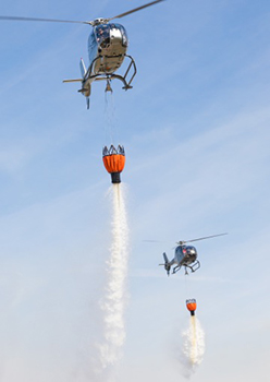 Brandbekämpning med flera helikoptrar ökar effektiviteten