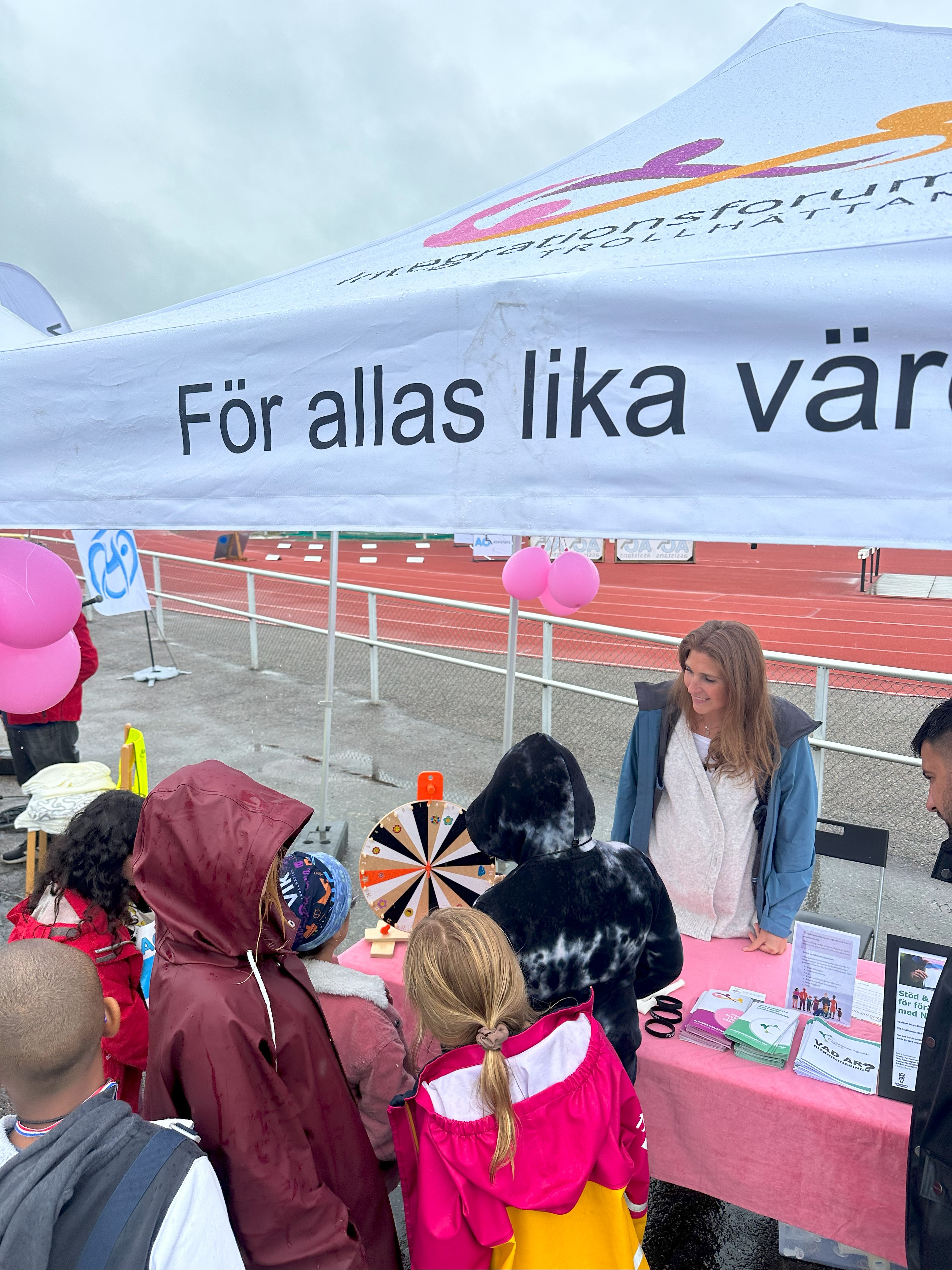 Blöta men glada på AO-loppet