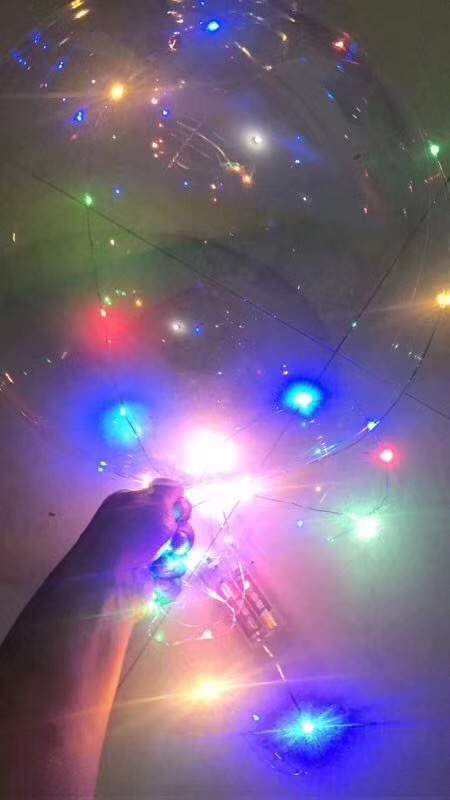 Ballonger med LED-ljustråd.