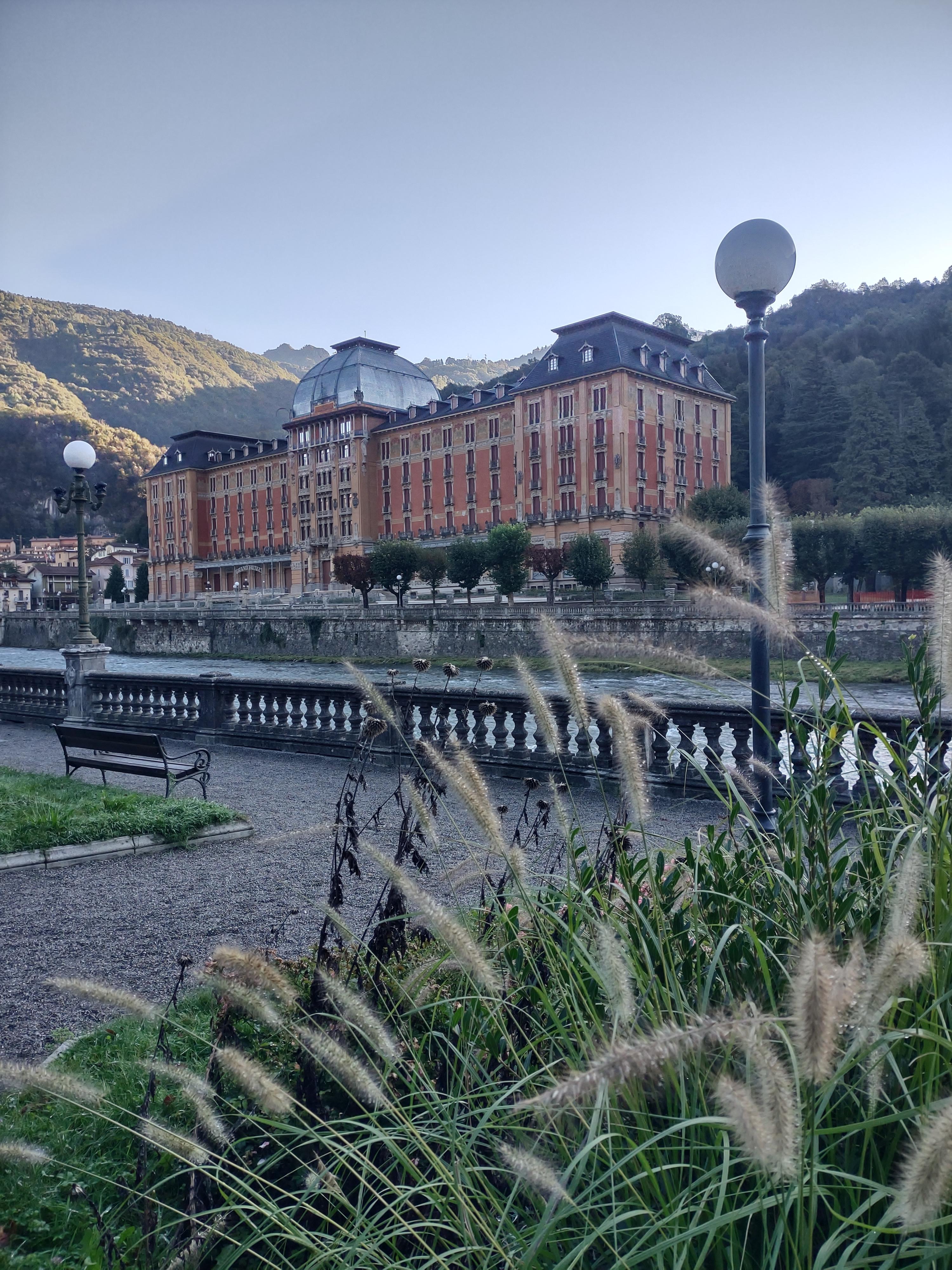 Vår bas är i vackra San pellegrino Terme, här ser ni fantastiska Grand Hotell