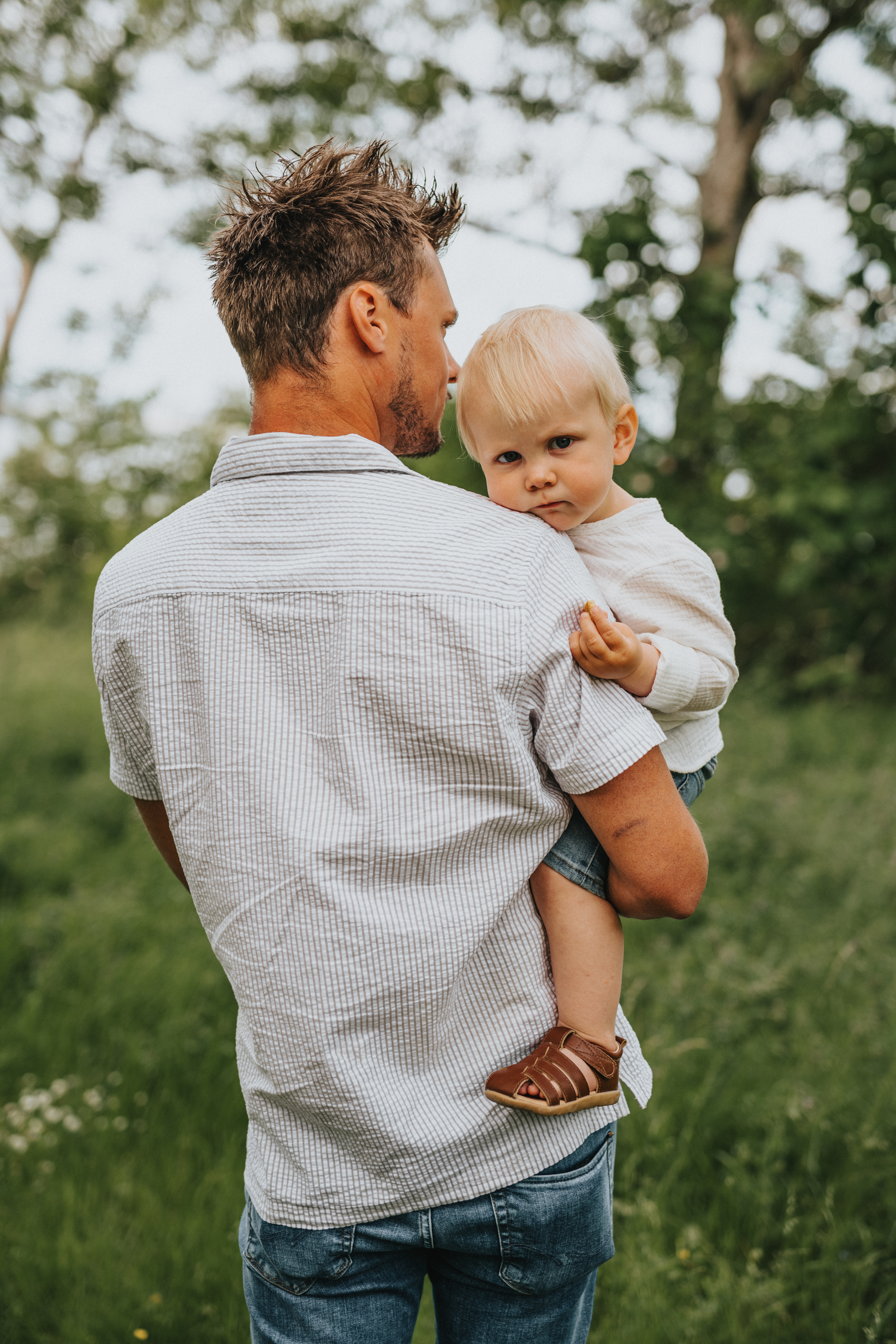 Barnfoto Norrköping, familjefotografering känsla naturligt